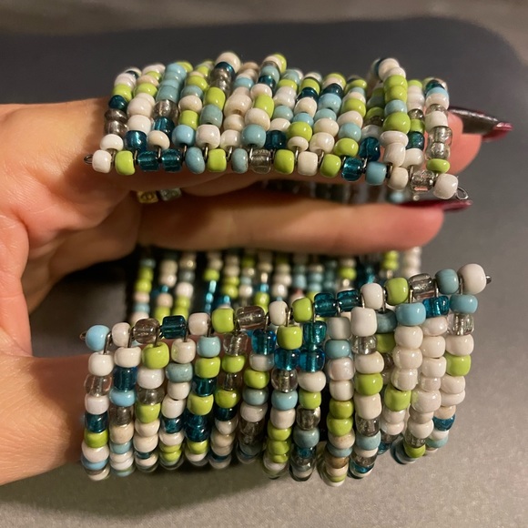 Beaded stretch cuff bracelet - Picture 4 of 4